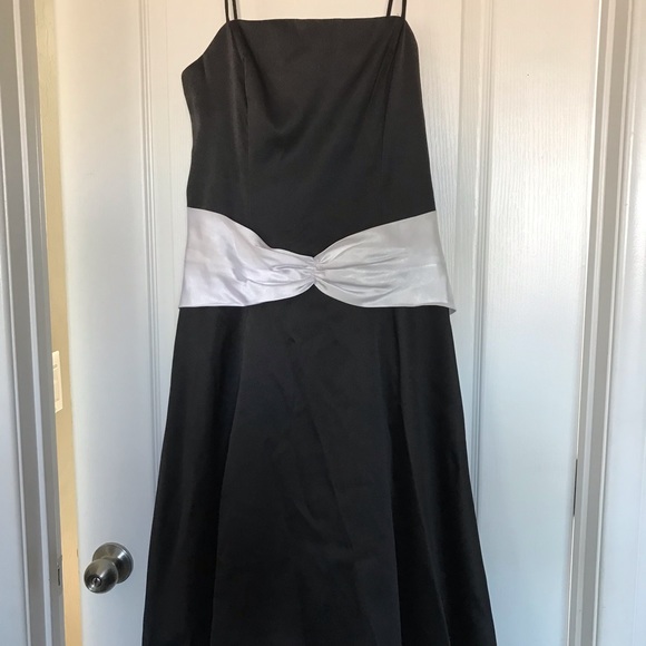 Black Formal Dress - Picture 3 of 7